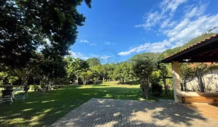 Sitio com Lago