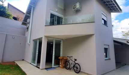 Casa à venda 3 Quartos, 1 Suite, 4 Vagas, 450M², Rainha, Louveira - SP | Associação Villagio Capric