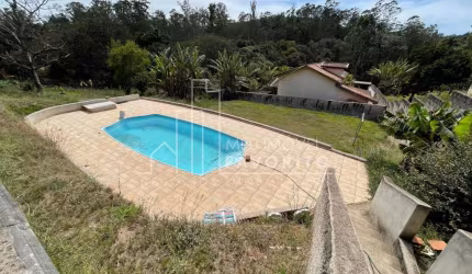 Chácara a Venda em Campo Limpo Paulista,SP-1000m com 8 quartos, piscina, campo..