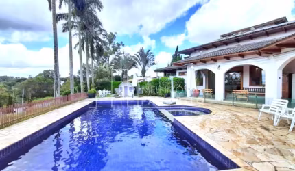 Casa para locação no condomínio Parque dos Manacás - R 22.800,00