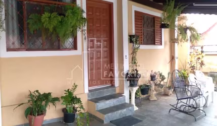Casa com 4 quartos, 2 banheiros com 167m , no Bairro Eloy Chaves - Jundiaí S P, por R 640.000,00.