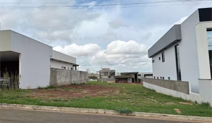 Terreno à venda em Condomínio Residencial Grand Trianon - GO
