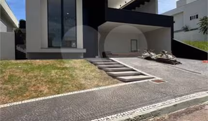 Casa com 3 quartos à venda em Condomínio Vale Dos Pássaros - GO