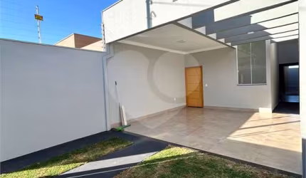 Casa com 3 quartos à venda em Adriana Parque - GO