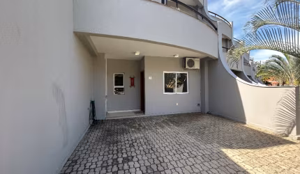 Triplex 2 dormitórios a 100m da orla do Itaguá