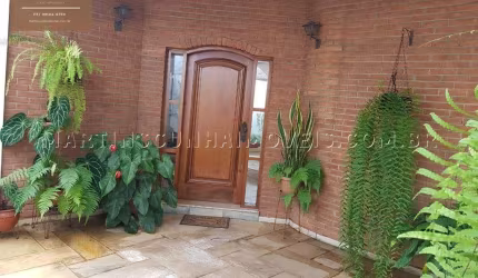 Casa Térrea à Venda na Saúde, 255 m², 3 dorms, 2 suítes, 2 vagas, 500 m² área total