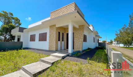 Casa com 3 dormitórios à venda, 150 m² por R$ 690.000,00 - Bellatorres - Passo de Torres/SC