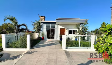 Casa com 3 dormitórios à venda, 110 m² por R$ 690.000 - Bellatorres - Passo de Torres/SC