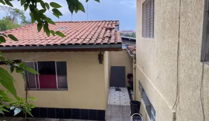 Casa para Venda em Poá, Jardim Medina, 4 dormitórios, 1 suíte, 3 banheiros, 6 vagas