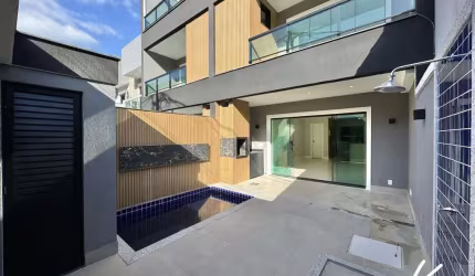 Aluguel de Casa Triplex em Vargem Grande