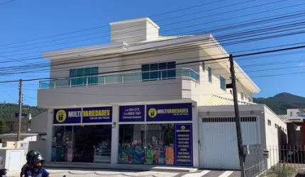Casa para Venda no bairro Cedros em Camboriú, 3 quartos sendo 1 suíte, 5 vagas, 684 m² de área total, 387 m² privativos,