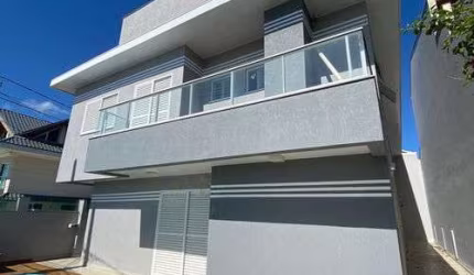 Casa para Venda no bairro Meia Praia em Navegantes, 7 quartos sendo 5 suítes, 4 vagas, 559 m² de área total, 425 m² privativos,