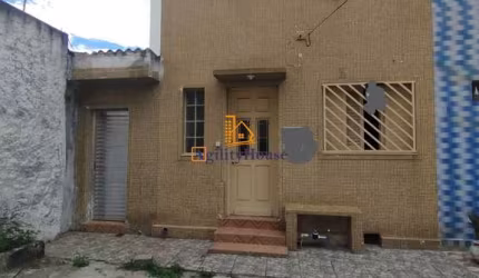 Casa antiga perto do metrô carrão