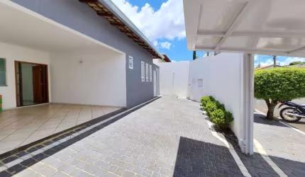 Casa para Venda em Uberlândia, Segismundo Pereira, 3 dormitórios, 1 suíte, 2 banheiros, 2 vagas