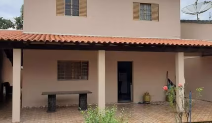 Sobrado para Venda em Uberlândia, Cidade Jardim, 4 dormitórios, 1 suíte, 2 banheiros, 4 vagas