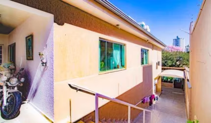 Casa para Venda em Uberlândia, Saraiva, 4 dormitórios, 2 suítes, 2 banheiros, 5 vagas
