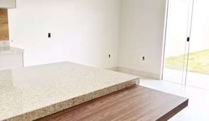 Casa para Venda em Uberlândia, Shopping Park, 3 dormitórios, 1 suíte, 2 banheiros