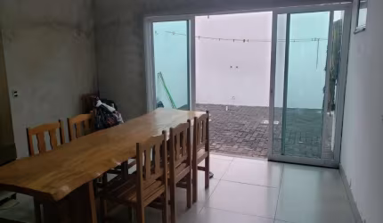 Casa para Venda em Uberlândia, Jardim Holanda, 4 dormitórios, 2 suítes, 1 banheiro, 2 vagas