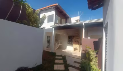 Casa para Venda em Uberlândia, Jardim Inconfidencia, 3 dormitórios, 3 suítes, 2 banheiros, 2 vagas