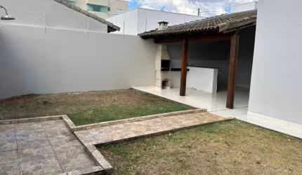 Casa para Venda em Uberlândia, Granada, 3 dormitórios, 1 suíte, 1 banheiro, 2 vagas