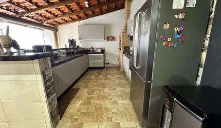 Casa para Venda em Uberlândia, Granada, 3 dormitórios, 2 suítes, 3 banheiros, 3 vagas