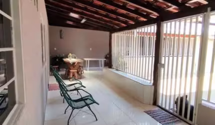 Casa para Venda em Uberlândia, Santa Rosa, 3 dormitórios, 1 suíte, 2 banheiros, 3 vagas