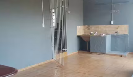 Casa para Venda em Uberlândia, Jardim das Palmeiras, 3 dormitórios, 1 banheiro, 2 vagas