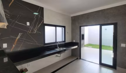 Casa para Venda em Uberlândia, Granada, 3 dormitórios, 3 suítes, 2 banheiros, 2 vagas