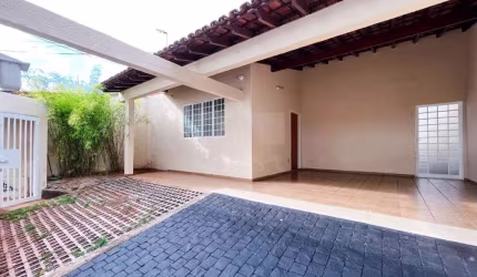 Casa para Venda em Uberlândia, Vigilato Pereira, 3 dormitórios, 1 suíte, 1 banheiro, 3 vagas