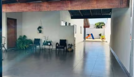 Casa para Venda em Uberlândia, Alto Umuarama, 3 dormitórios, 2 suítes, 2 banheiros, 5 vagas