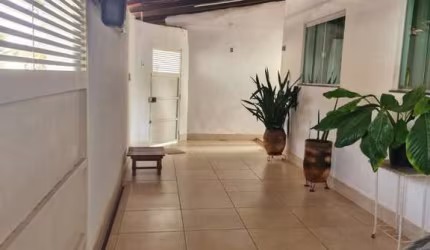 Casa para Venda em Uberlândia, Segismundo Pereira, 3 dormitórios, 1 suíte, 1 banheiro, 2 vagas