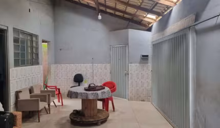 Casa para Venda em Uberlândia, Custódio Pereira, 3 dormitórios, 1 suíte, 1 banheiro, 2 vagas