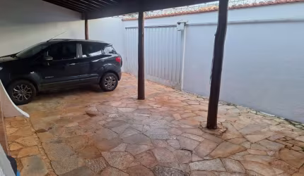 Casa para Venda em Uberlândia, Santa Mônica, 3 dormitórios, 1 suíte, 1 banheiro, 3 vagas