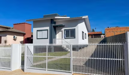 Casa com 2 quartos e amplo terreno