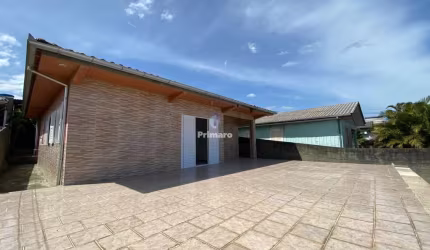 Casa com 2 quartos e 1 suíte, 2 vaga de garagem