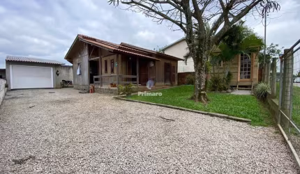 Casa com 3 quartos e amplo terreno