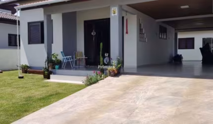 Casa de 2 quartos, 2 vagas de garagem, edícula no balneário rincão