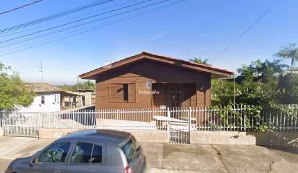 Casa com 3 quartos, 1 banheiro, 2 garagem, área gourmet
