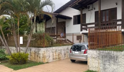 Casa com 3 quartos 1 suite 2 vagas de garagem