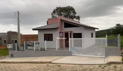 Casa no Balneário Rincão com 2 quartos, sendo 1 suíte, amplo terreno