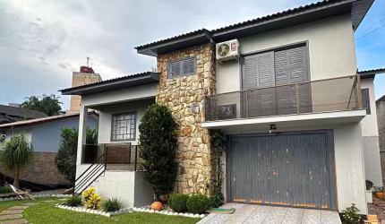 Casa com piscina de 3 quartos, sendo 1 suíte, 2 garagem, churrasqueira