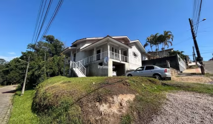 Casa com 3 quartos, sendo 1 suíte, 2 garagem