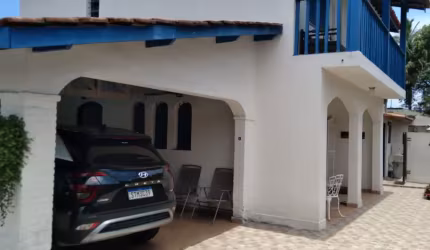 Linda casa para locação de temporada, 4 Dormitórios, piscina, 50 metros da praia do Indaiá, Bertioga. SP