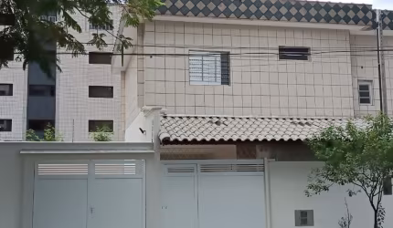 Lindo Sobrado novo com piscina à venda, 03 dormitórios, 02 vagas, Aviação Praia Grande/SP.