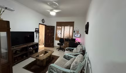 Linda casa à venda com área total de 150m²,  03 dormitórios,