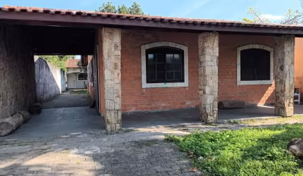 Casa para locação anual, 480m²  com edícula, 02 dormitórios, quintal  no bairro Maitinga Bertioga/SP.