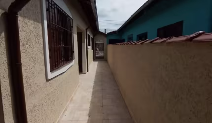 Casa maravilhosa em praia grande, não perca essa oportunidade de adquirir esse imóvel impecável, 02 Dormitório, 02 vagas de garagem