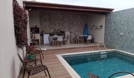 Linda casa à venda, com 210m², 03 dormitórios (sendo 01 suíte), 02 vagas, Jardim Rio da Praia, Bertioga, São Paulo.