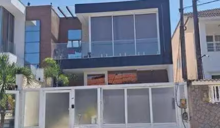 Excelente casa de 285 m² com 3 suítes à venda em Camboinhas