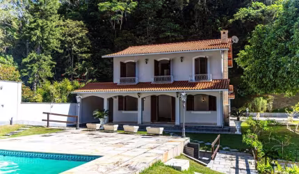 Casa á Venda em Teresópolis.